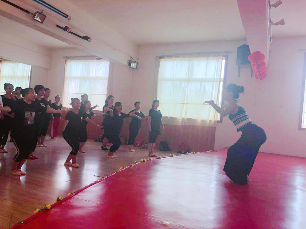 陈媚老师开展《幼儿舞蹈》课程教学活动